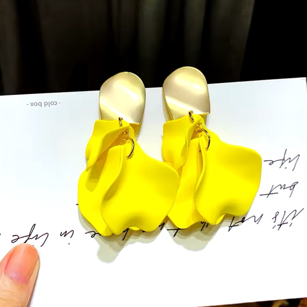 Claire - Yellow Elegant Smooth Twisted Design EarringS. HOT ITEM